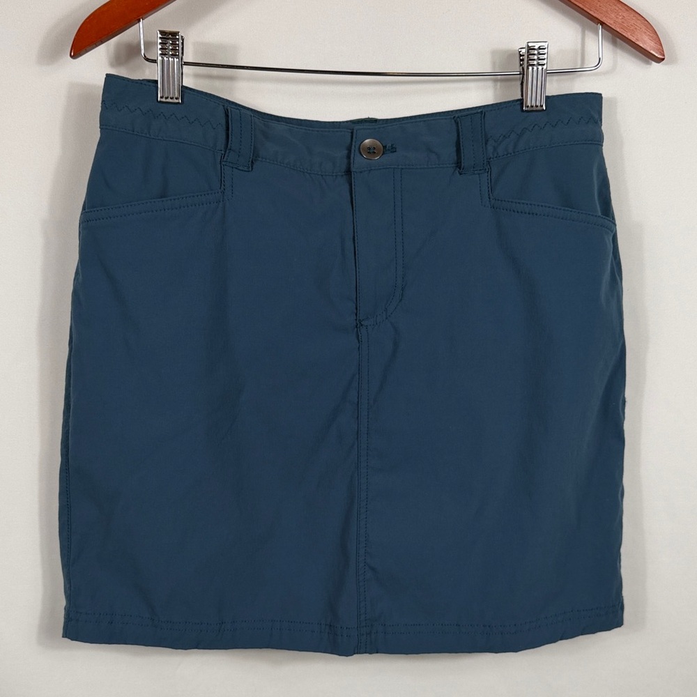 Eddie Bauer Horizon Teal Blue Women's Skort. Pockets. Size 6. Grip edge shorts